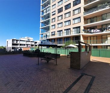 SPACIOUS 2-BEDROOM APARTMENT IN A SECURITY BLOCK - Photo 1