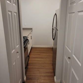 Available Mar 1st - 1 bedroom w/den near Lougheed Mall - Photo 4