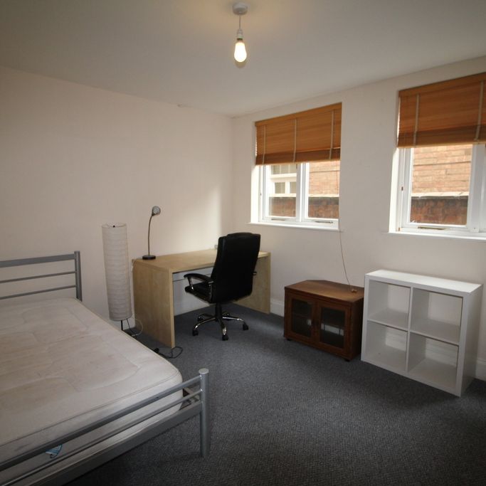 1 Bed Student Accommodation - Photo 1