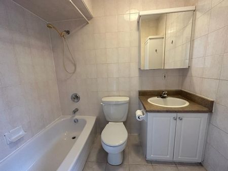 For Lease - 4868 Dundas Street Unit# 2A, Toronto, Ontario - Photo 4