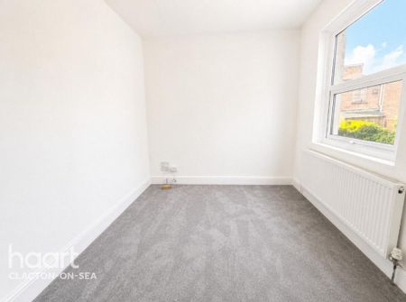 3 bedroom flat to rent - Photo 3