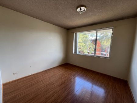 For Rent: Spacious 2-Bedroom Unit in Prime Location! Conveniently Located Near Shops & Train Station - Photo 5