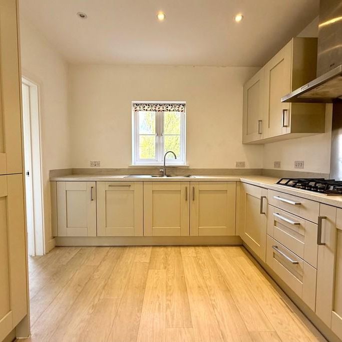 4 bedroom detached house to rent - Photo 1