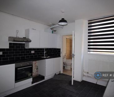 4 bedroom terraced house to rent - Photo 3