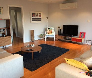 Magical Melton - big bathroom & massive yard - Photo 5