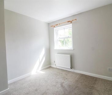 2 bedroom end of terrace house to rent - Photo 3