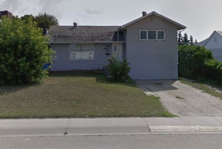 Great Location - Great Price! 3 Bedroom Home in Blackfalds - Photo 4