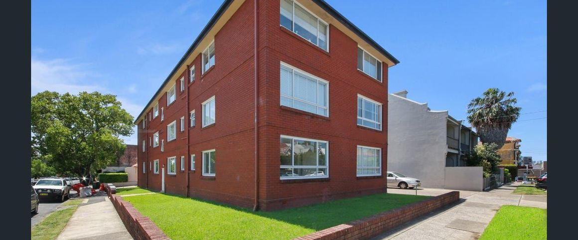 Vibrant 2 Bedroom Unit in Leichhardt - Photo 1