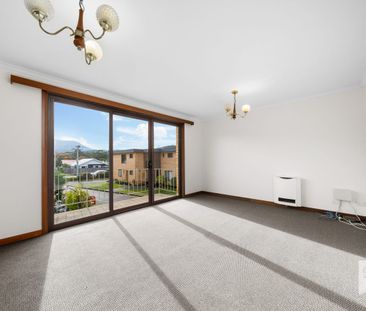 Freshly Renovated Warm Sunny 2 Bedroom Unit - Photo 1