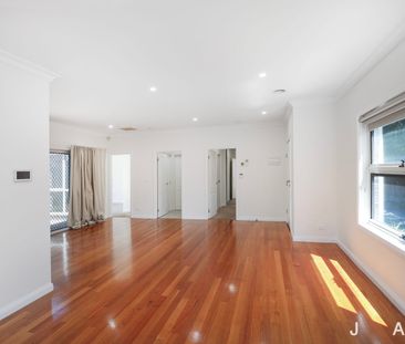 Stylish, Low-Maintenance Living with Courtyard Appeal - Photo 6