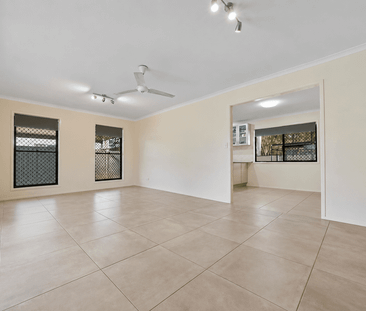 Family Friendly Home with large fenced yard - Photo 1