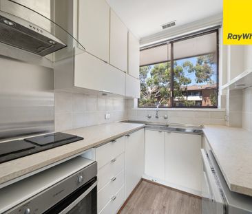 Hawker Convenience - Light & Bright 3 Bedroom Apartment - Photo 6