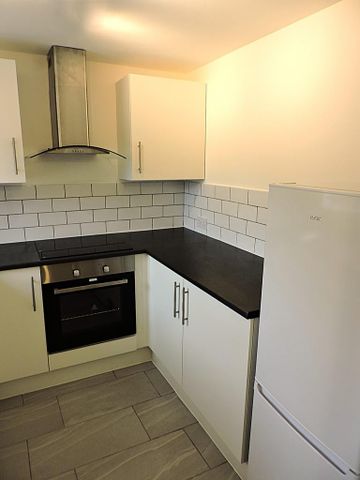 2 bedroom semi-detached house to rent - Photo 3