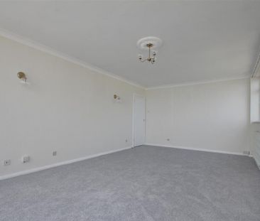 3 bedroom flat to rent - Photo 6