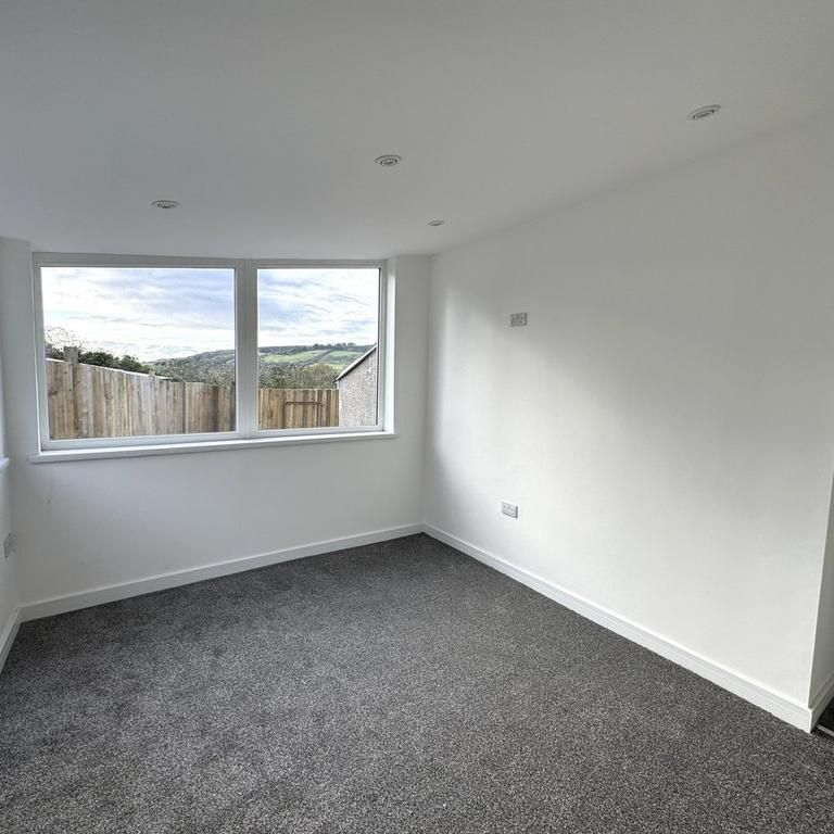 2 bedroom end of terrace house to rent - Photo 1