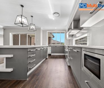 Luxury family living with resort style pool - Photo 5