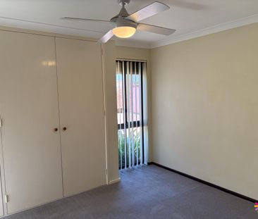 PRIME COMO LOCATION! - Photo 2