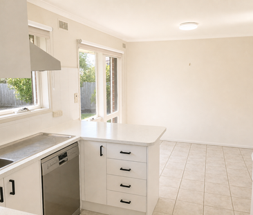 Well Maintained Home with Ducted Heating and Evaporative Cooling - Photo 4