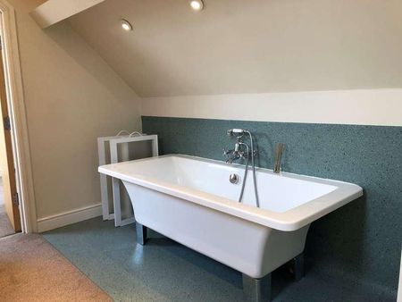 High Street, Corsham, SN13 - Photo 4