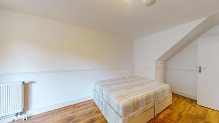 3 bedroom flat to rent - Photo 3