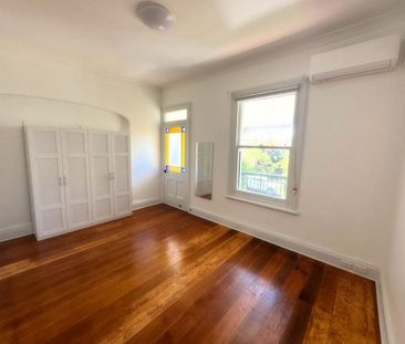 Lilyfield House for rent: 4BR, A/C, Balcony, Study, Garage, Yard $1... - Photo 2