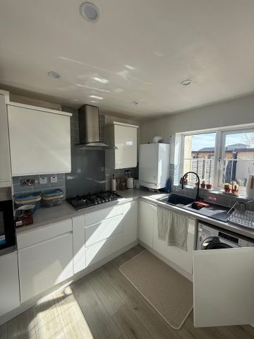 4 Bed Detached House, Staines Road, IG1 - Photo 4