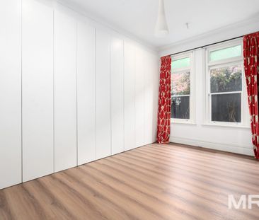 Elegant modern living meets prime Caulfield convenience - Photo 4