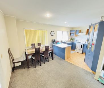 PAPAKURA, 3 BEDROOMS - Photo 3