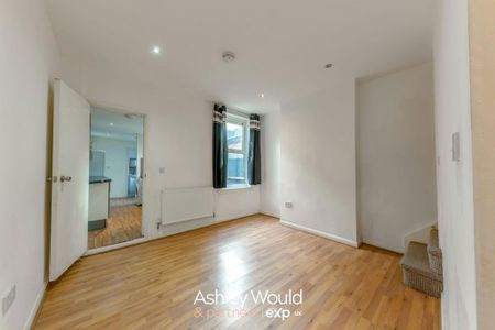 3 bedroom end of terrace house to rent - Photo 2