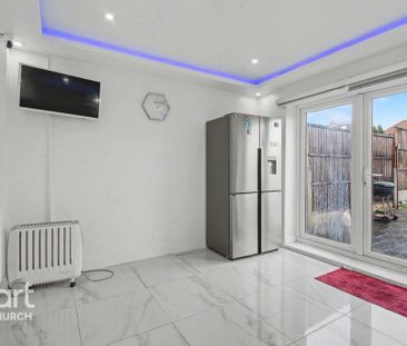 4 bedroom semi-detached house to rent - Photo 5