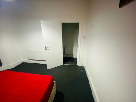 2 bedroom ground floor flat to rent - Photo 4
