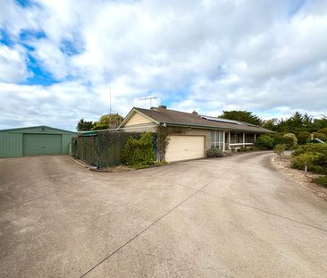 Spacious Home with Vineyard & Sheds - Photo 3
