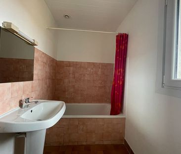 Maison à louer à Civray - Photo 2