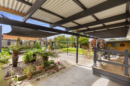 Space, Comfort and Convenience - Gardening Included! - Photo 3