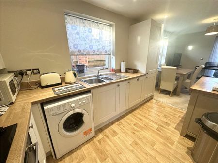 2 bedroom end of terrace house to rent - Photo 5