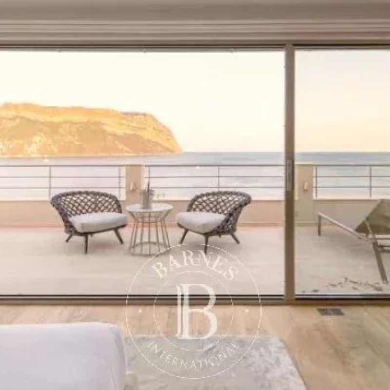 Location de vacances - Cassis - Villa 4 chambres au bord de l'eau avec vue panoramique mer et Cap Canaille - Photo 1