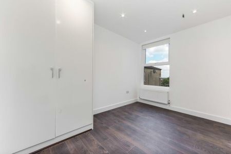 3 bedroom flat to rent - Photo 3