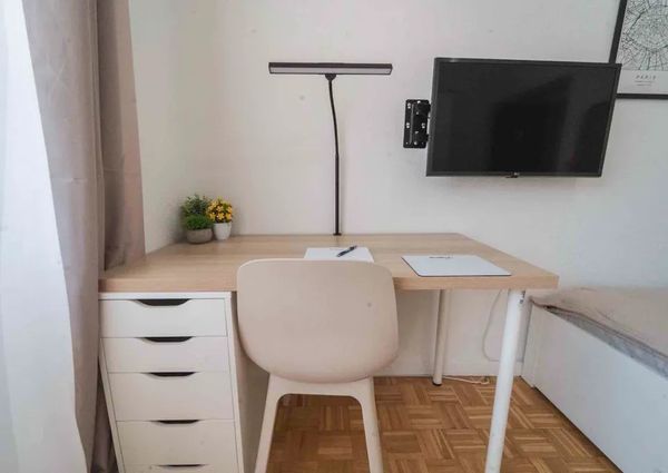 Calle de la Reina Mercedes, Madrid, Community of Madrid 28020