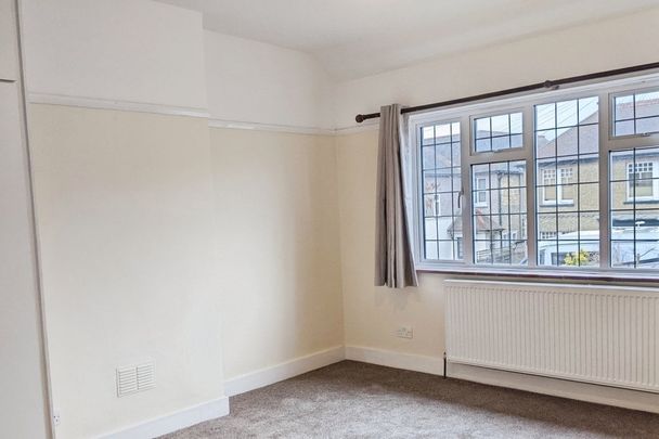 Mitcham Park - Photo 1