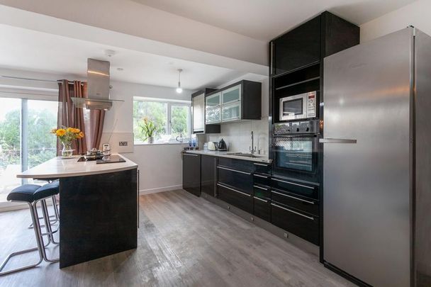 1 bedroom in a house share to rent - Photo 1