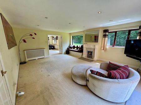 4 bedroom bungalow to rent - Photo 2