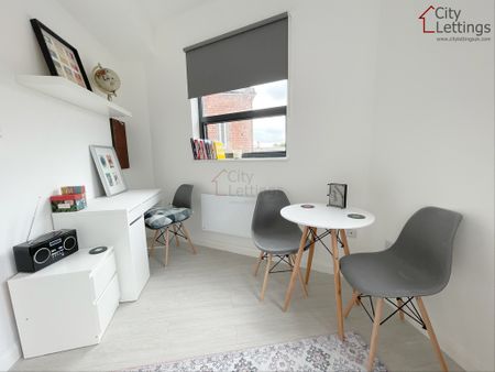 1 Bedroom Studio - Photo 2