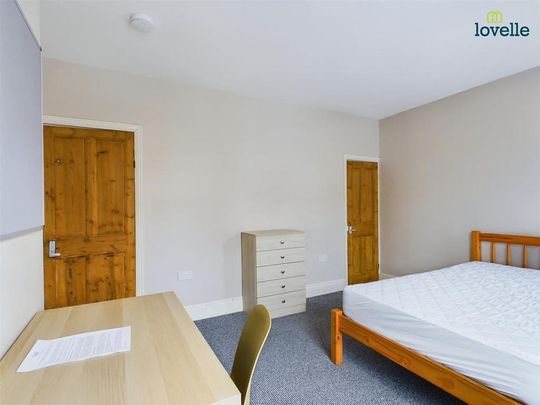 4 bedroom terraced house to rent - Photo 1