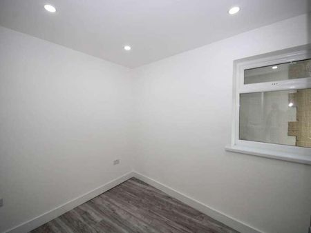 High Street, Blackwood, NP12 - Photo 3