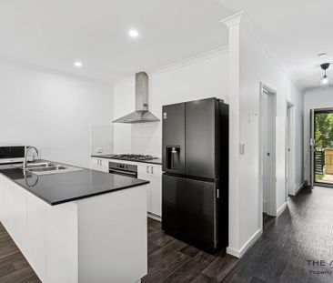 Furnished home in a Prime Aveley Location - Photo 4