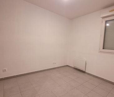 Location Appartement 3 pièces 54m² SOLLIES PONT 83210 - Photo 2