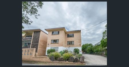 Stylish, Light-Filled Apartment in the Heart of Toowong - Photo 3