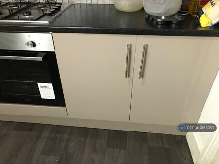 4 bedroom terraced house to rent - Photo 5
