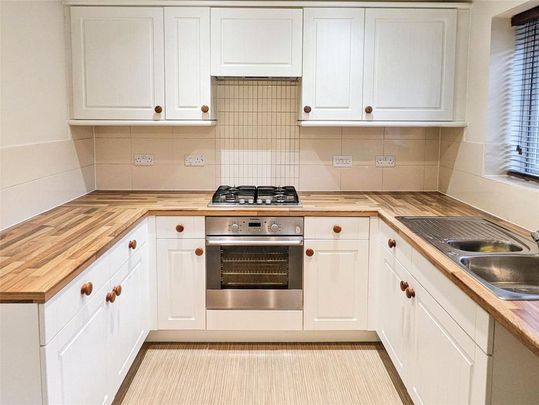 3 bedroom semi-detached house to rent - Photo 1