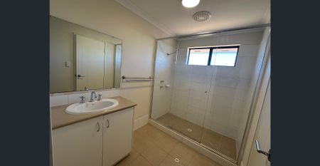 Fall in love with this stunning 4 bedroom 2 bathroom home. - Photo 2